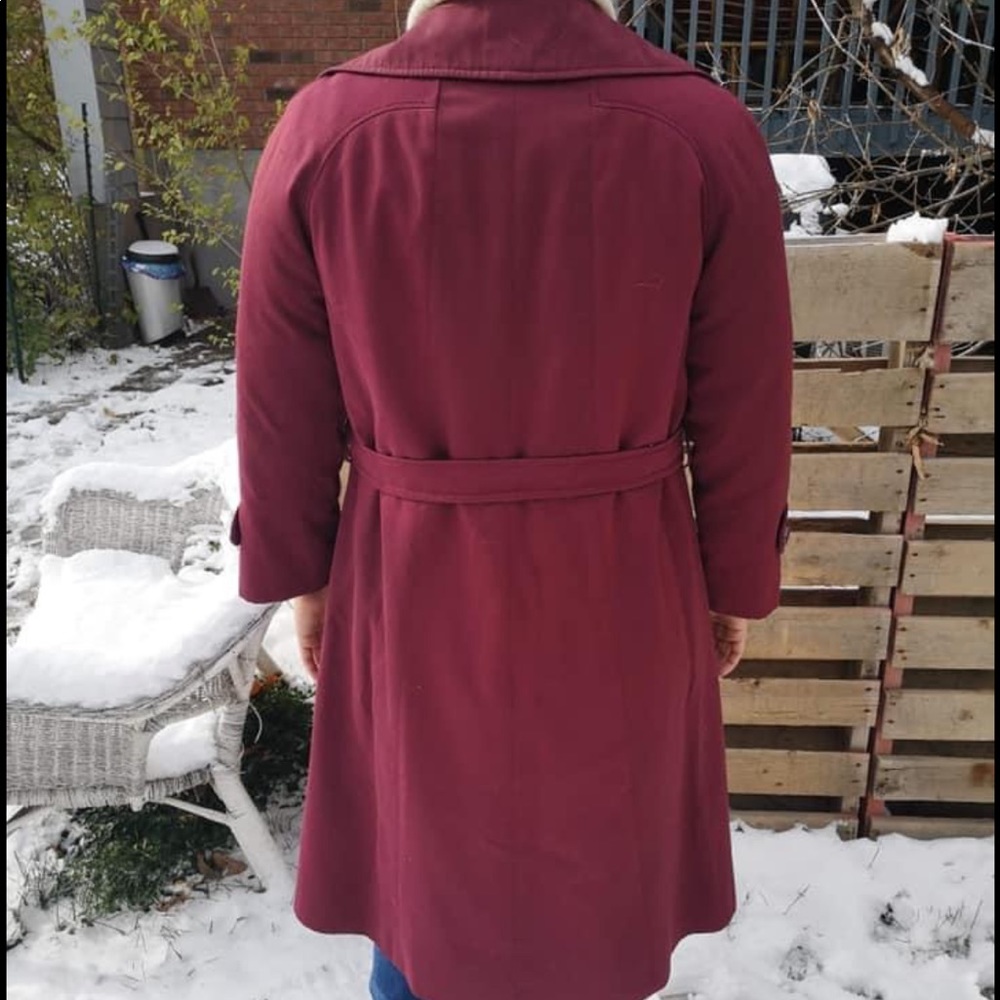 Vintage burgundy trench coat with faux fur lining - Picture 2 of 3